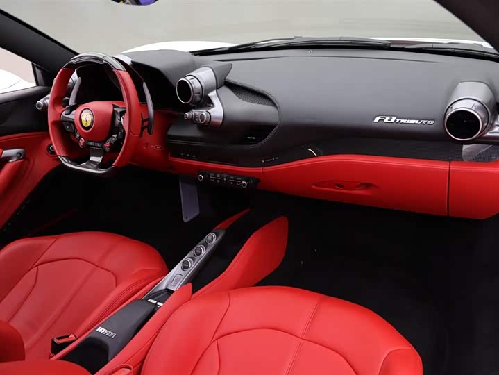 Фото 7 - Ferrari F8