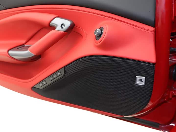 Фото 8 - Ferrari F8