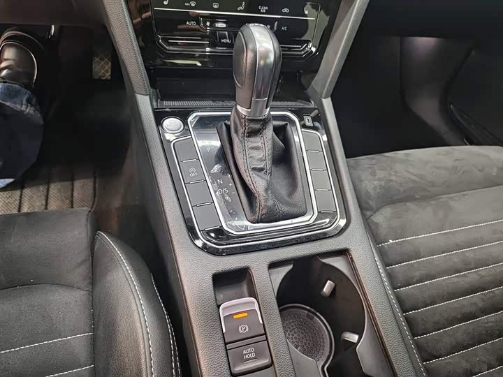 Фото 14 - Volkswagen Magotan