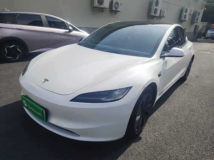 Фото 1 - Tesla Model 3