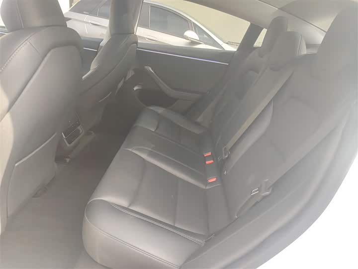 Фото 17 - Tesla Model 3