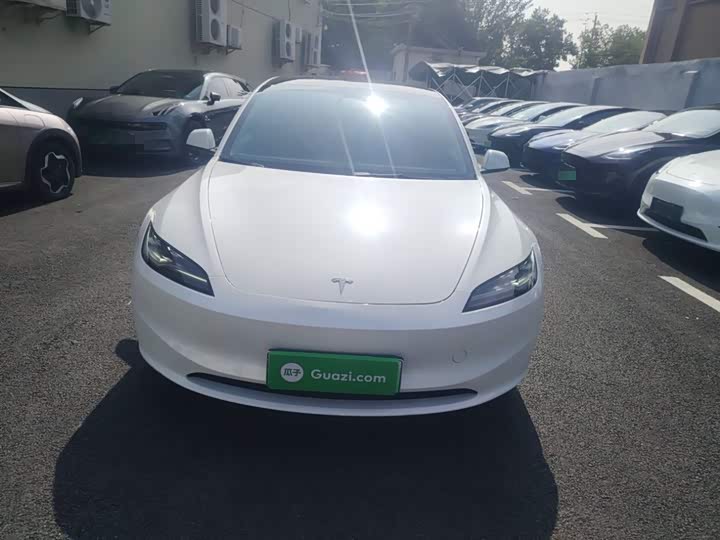 Фото 3 - Tesla Model 3
