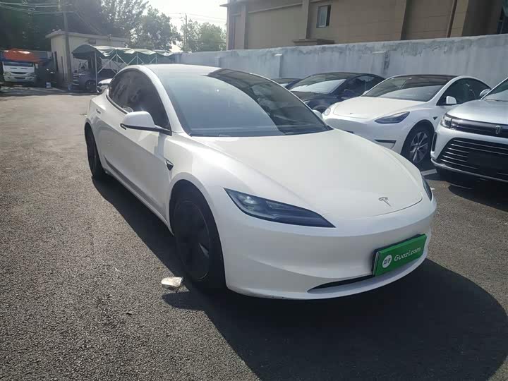 Фото 4 - Tesla Model 3