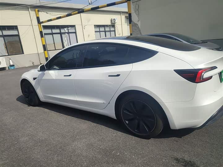 Фото 5 - Tesla Model 3