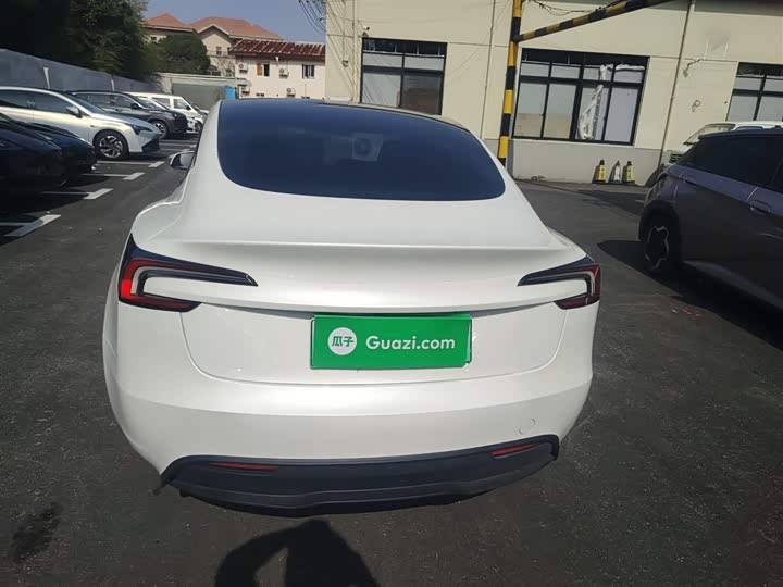 Фото 6 - Tesla Model 3