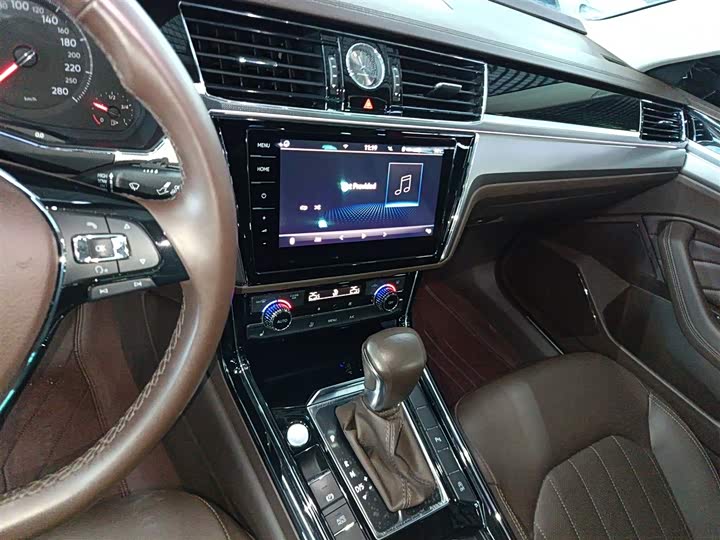 Фото 13 - Volkswagen Phideon