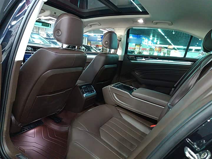 Фото 17 - Volkswagen Phideon