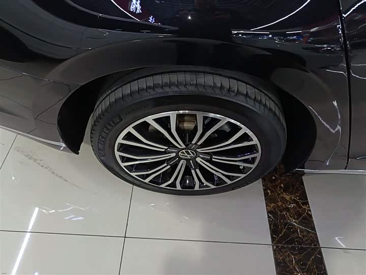 Фото 26 - Volkswagen Phideon