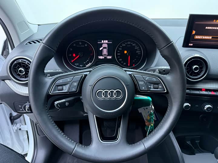 Фото 11 - Audi Q2L