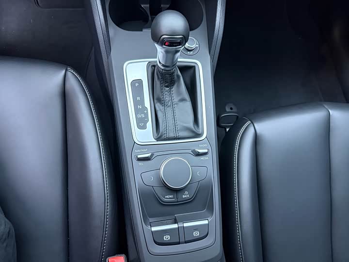 Фото 14 - Audi Q2L