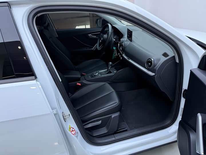 Фото 18 - Audi Q2L