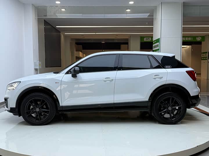Фото 7 - Audi Q2L