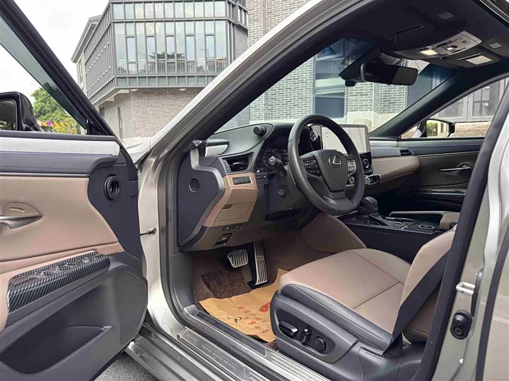 Фото 5 - Lexus ES