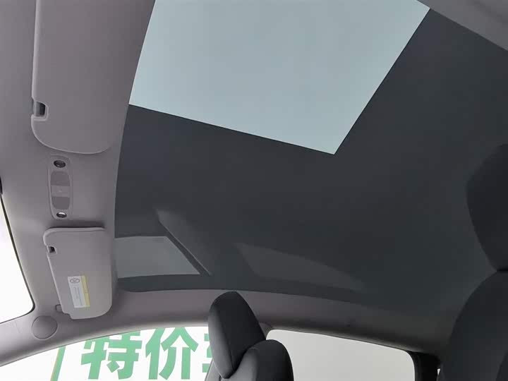 Фото 14 - Tesla Model Y