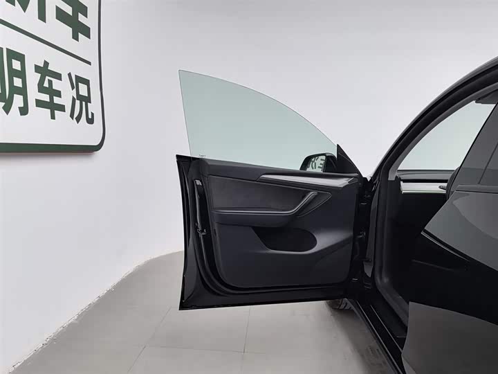 Фото 8 - Tesla Model Y