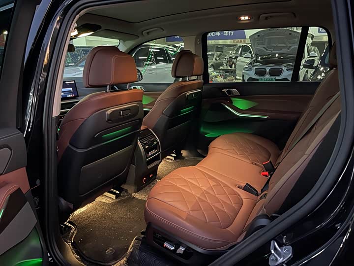 Фото 10 - BMW X7