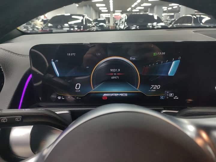 Фото 12 - Mercedes-Benz GLB-Class AMG