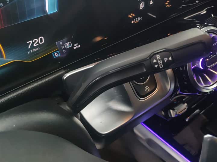 Фото 14 - Mercedes-Benz GLB-Class AMG