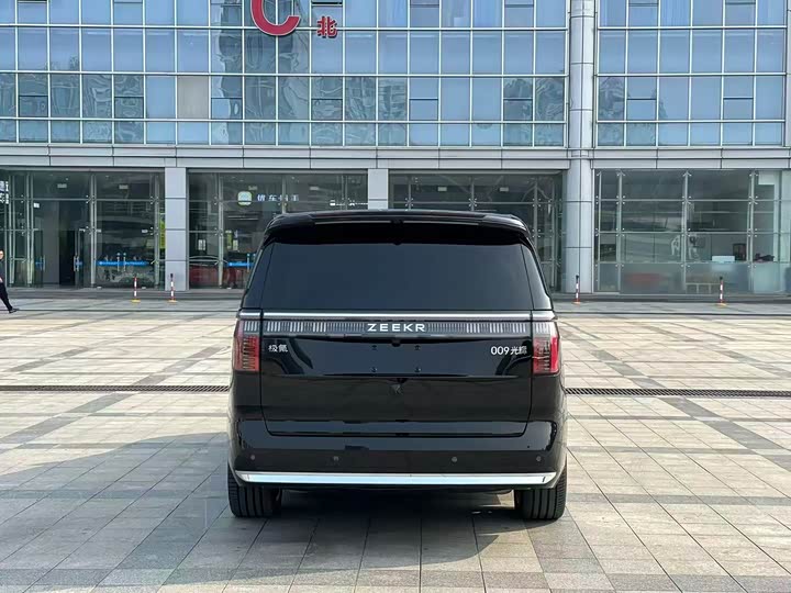 Фото 7 - Zeekr 009