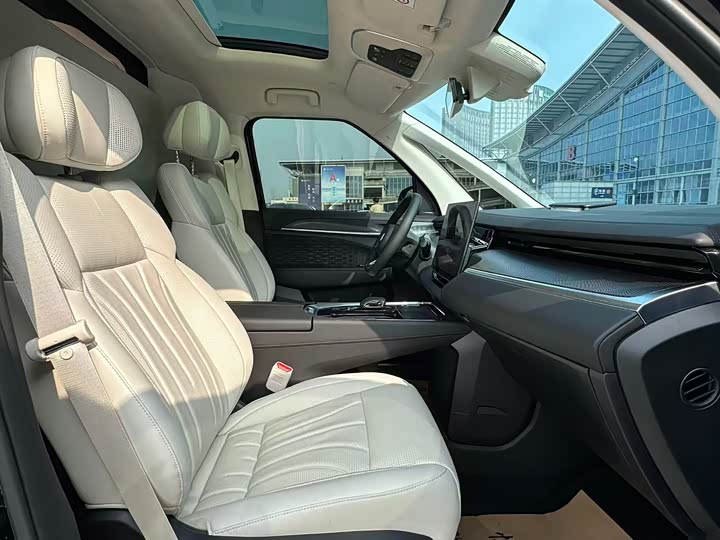 Фото 8 - Zeekr 009