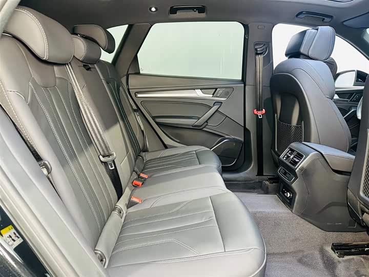 Фото 8 - Audi Q5L