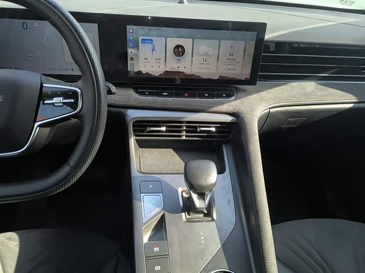 Фото 13 - Roewe D5X DMH