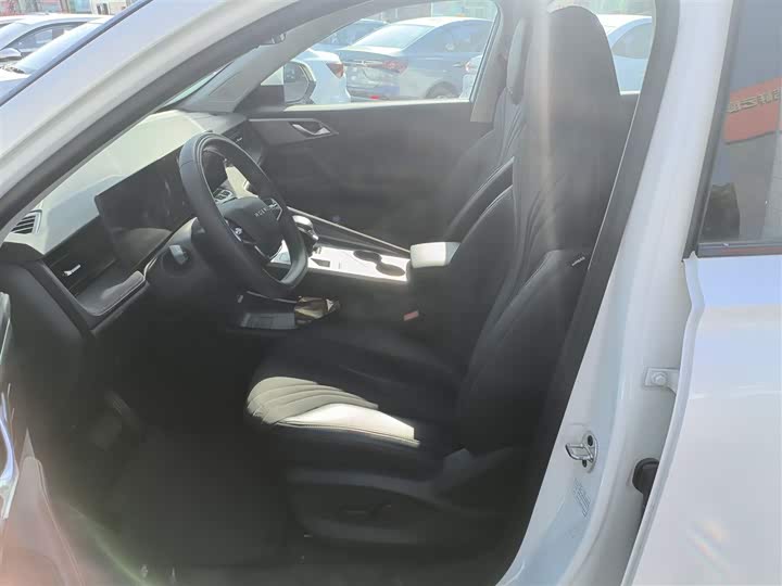 Фото 15 - Roewe D5X DMH