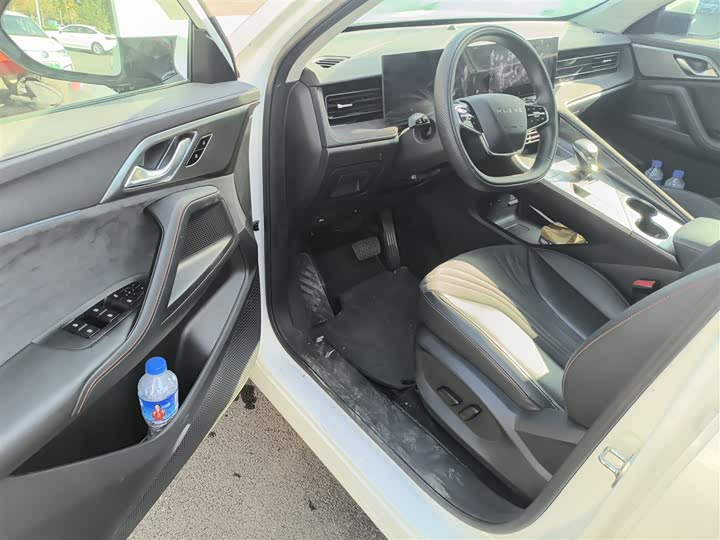 Фото 16 - Roewe D5X DMH