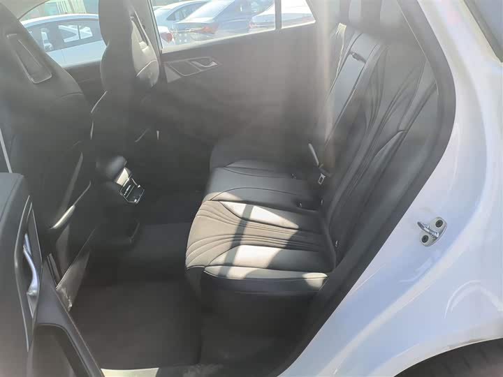 Фото 17 - Roewe D5X DMH