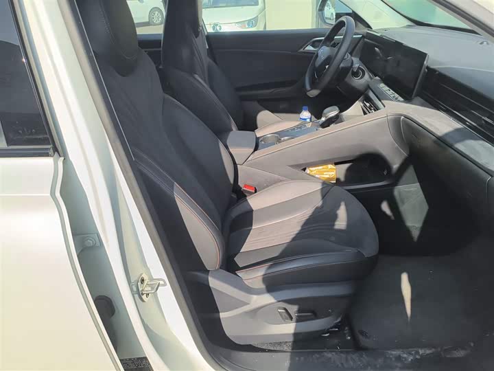 Фото 25 - Roewe D5X DMH