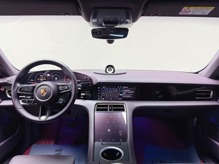 Фото 10 - Porsche Taycan