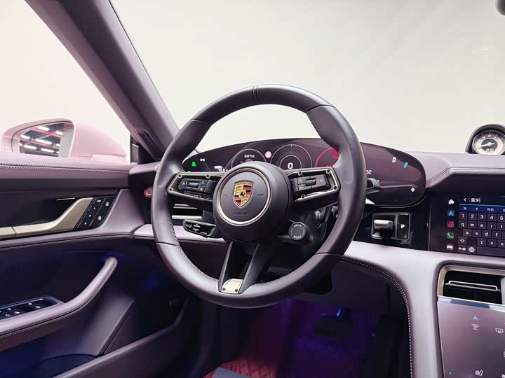 Фото 11 - Porsche Taycan