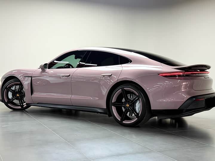 Фото 4 - Porsche Taycan