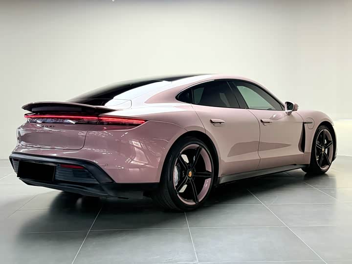 Фото 6 - Porsche Taycan