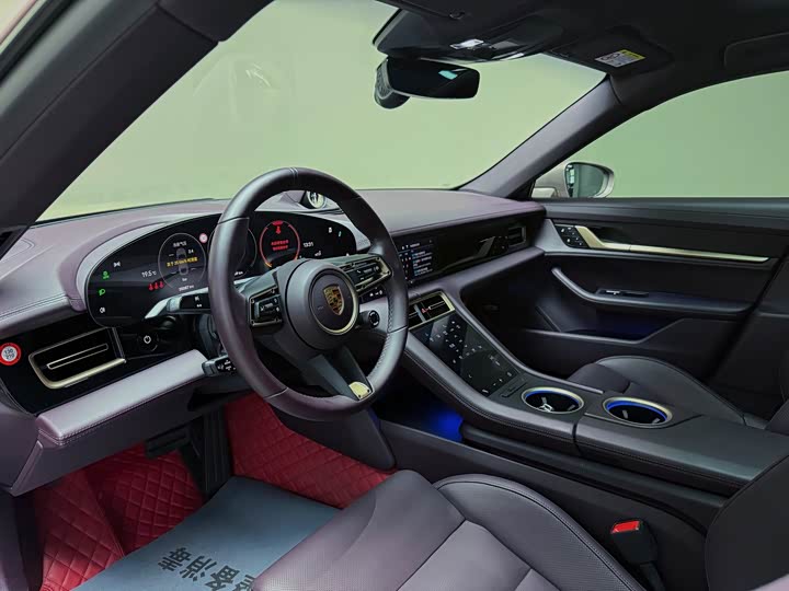 Фото 7 - Porsche Taycan