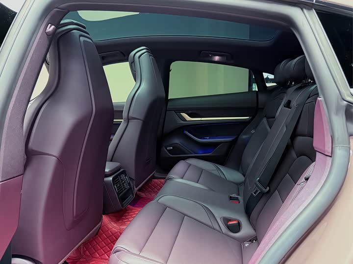 Фото 8 - Porsche Taycan