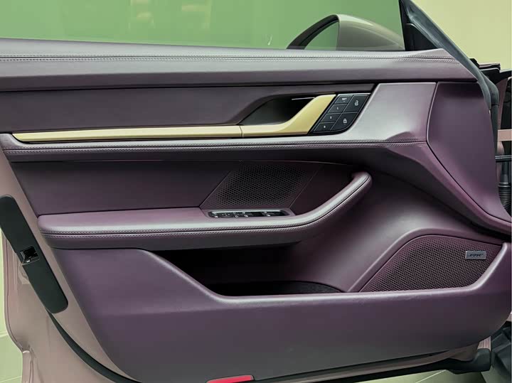 Фото 9 - Porsche Taycan