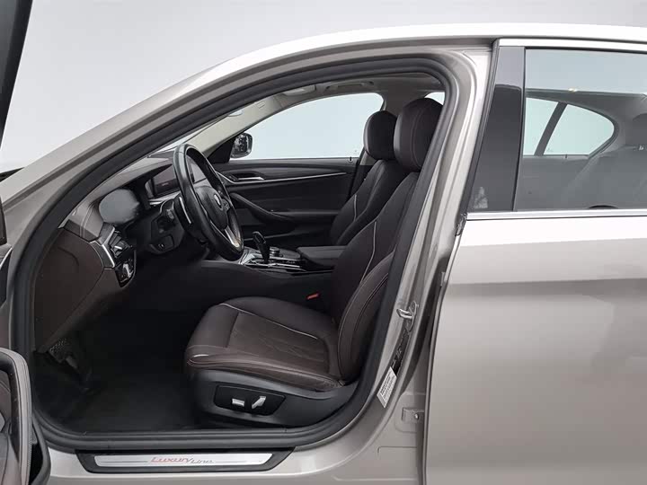 Фото 10 - BMW 5 Series