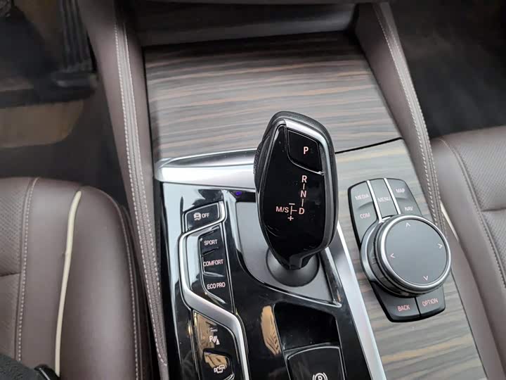 Фото 13 - BMW 5 Series