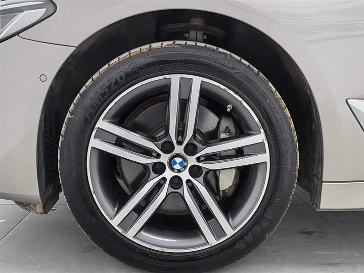 Фото 17 - BMW 5 Series