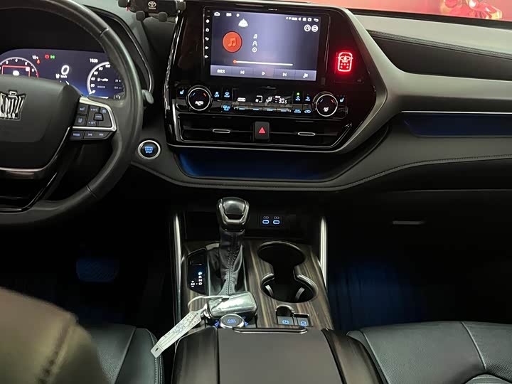 Фото 10 - Toyota Crown Kluger