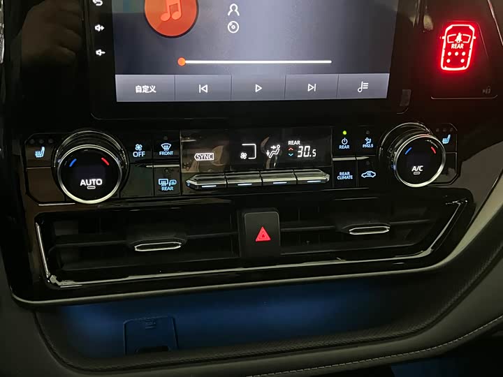 Фото 15 - Toyota Crown Kluger