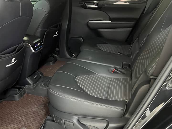 Фото 9 - Toyota Crown Kluger