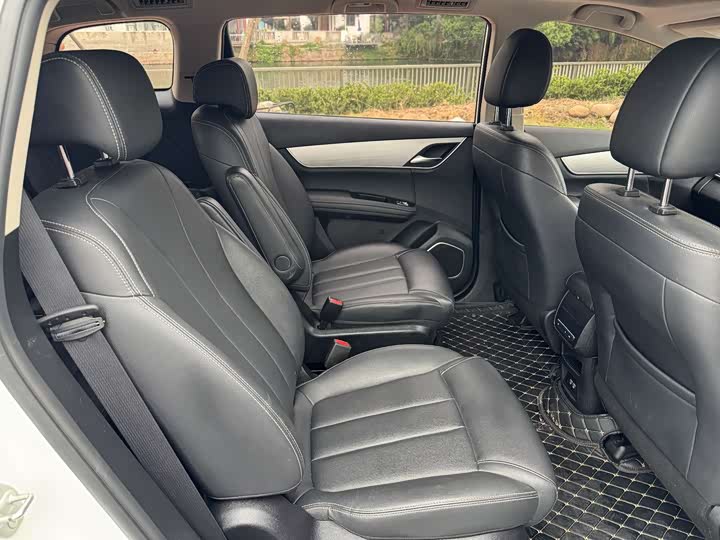 Фото 9 - BYD Song Max