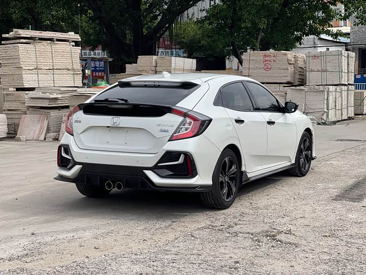 Фото 10 - Honda Civic