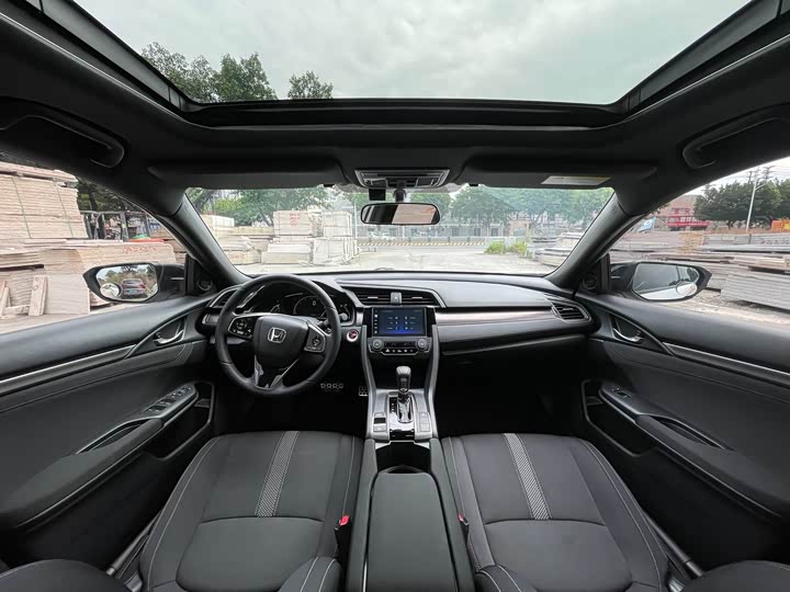 Фото 13 - Honda Civic