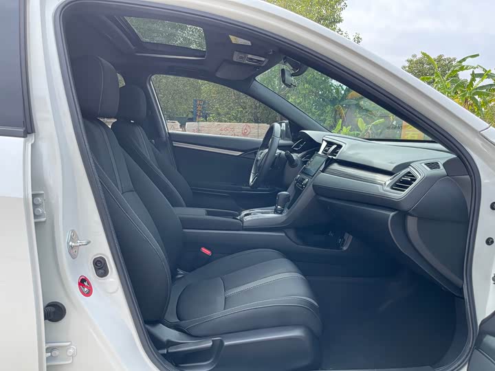 Фото 8 - Honda Civic