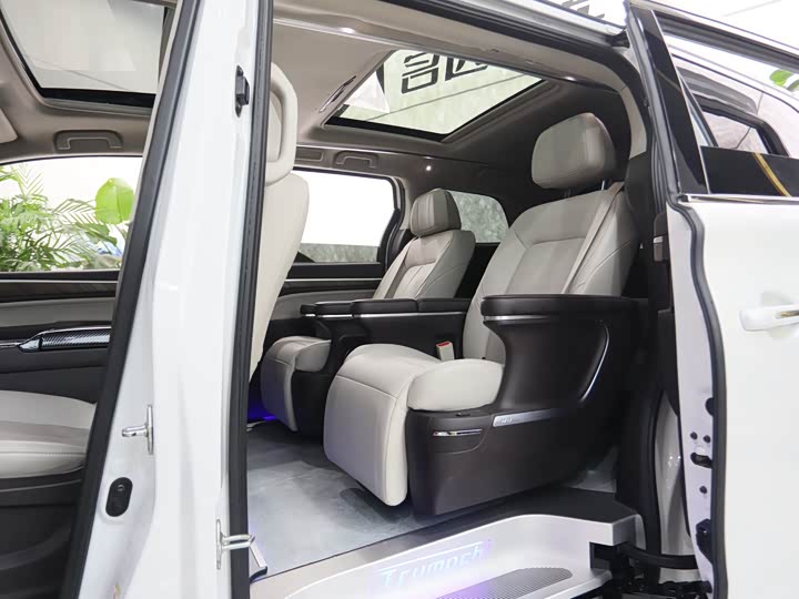 Фото 17 - GAC Trumpchi M8