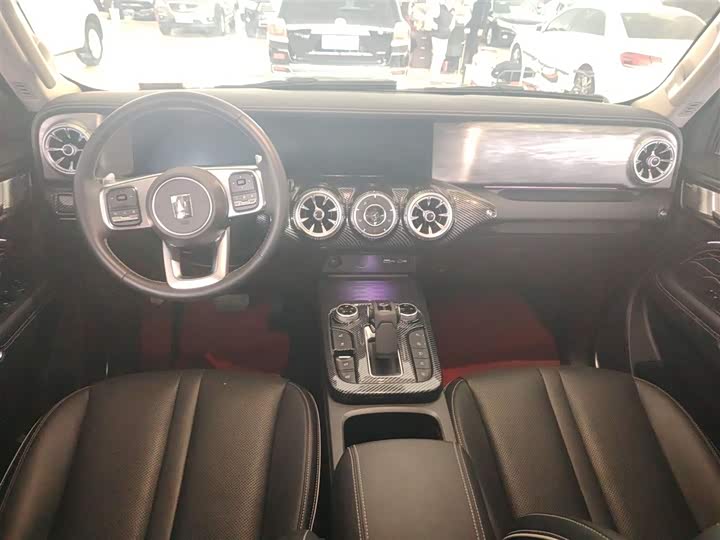 Фото 10 - Tank 300