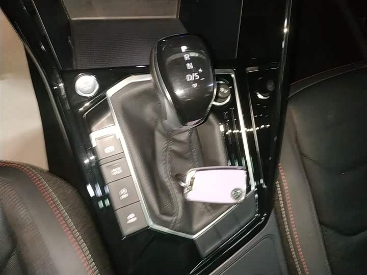 Фото 14 - Volkswagen Tayron